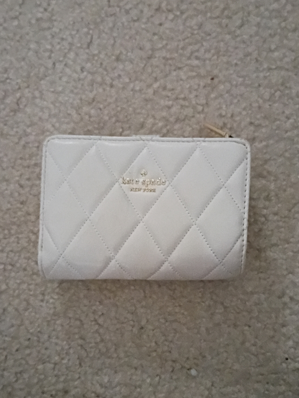 kate spade white quilted zip-around wallet with gold logo